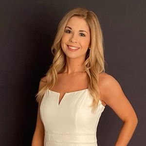 Meet your Posher, Larissa